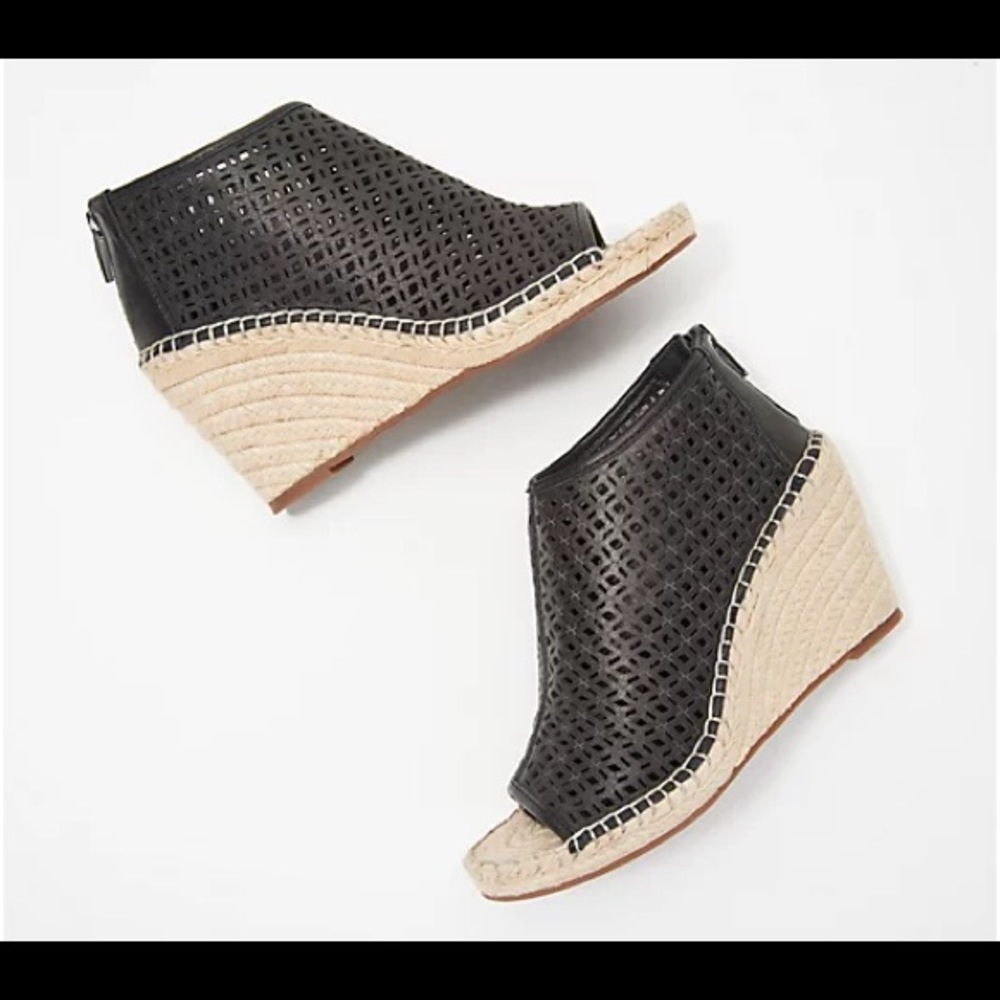 3” Vince Camuto Sandal Wedge 8.5 (fits like 7.5)